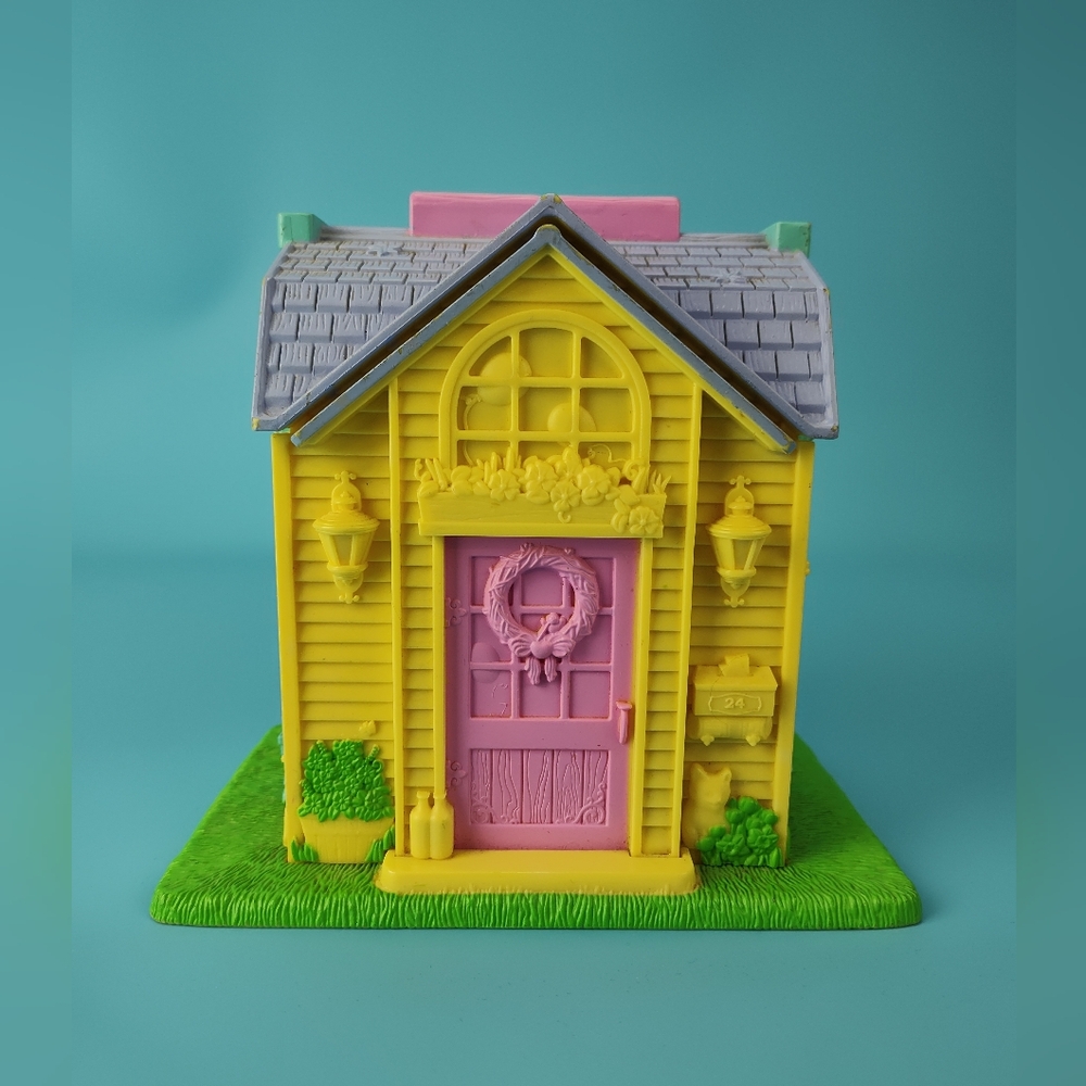 Fisher-Price 2005 Loving Family Sweet Streets Surprise Inside Birthday House